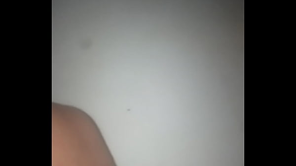 Le reviso el culo