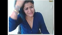 Colombiana dividiéndote en su trabajo
