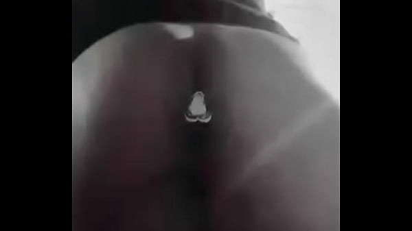 De Medellín metiéndose dildo en el culo