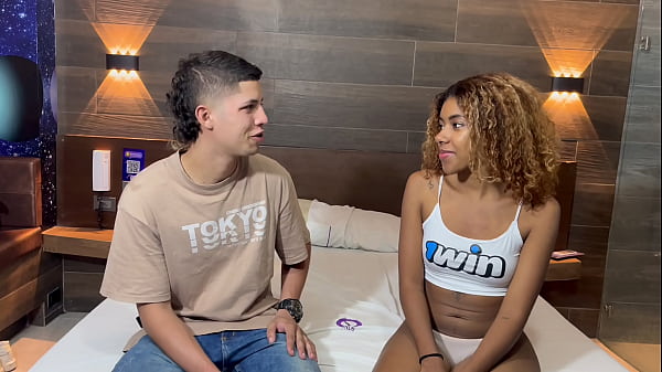 Morena cachonda se folla a un fan que conocio por intagram