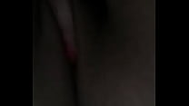 luisita dandose dedo en el baño