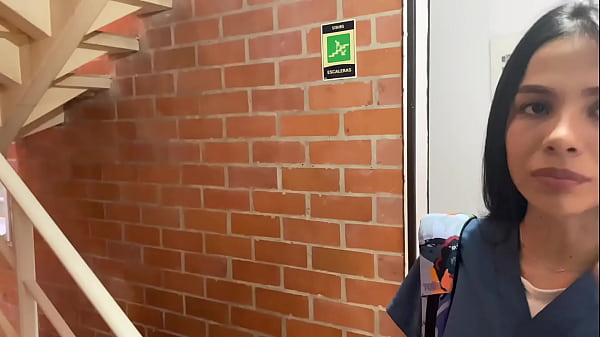 Cogiendome a mi compañera de clases cuando su esposo está en el trabajo y ella está sola en casa