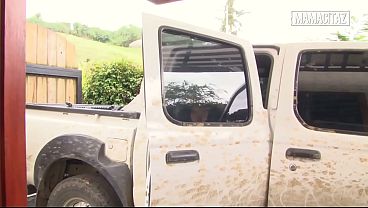 Colombiana culona enseña el culo y el man se lo aprieta