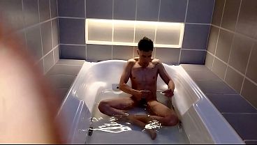 Pareja paisa follando en el jacuzzi de un motel de Medellín